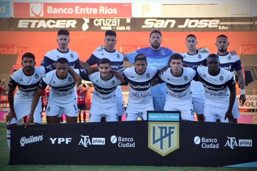 Formación de Gimnasia para visitar a Patronato