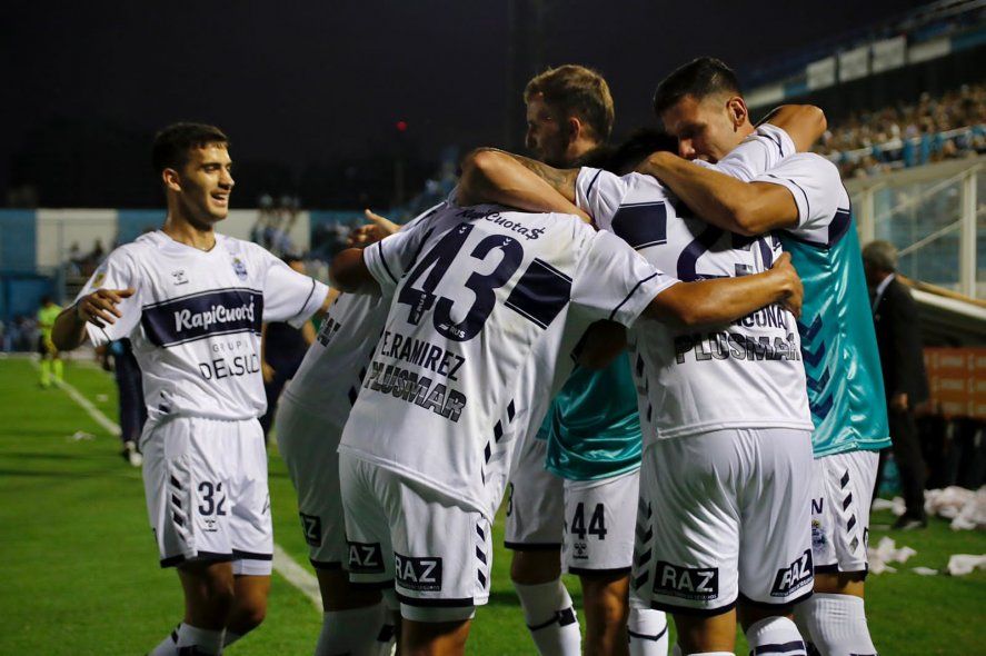 Gimnasia ganó y mantiene la ilusión de avanzar en la Copa de la Liga.