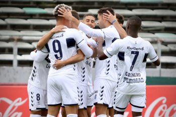 Gimnasia festeja en Mar del Plata ante Aldosivi