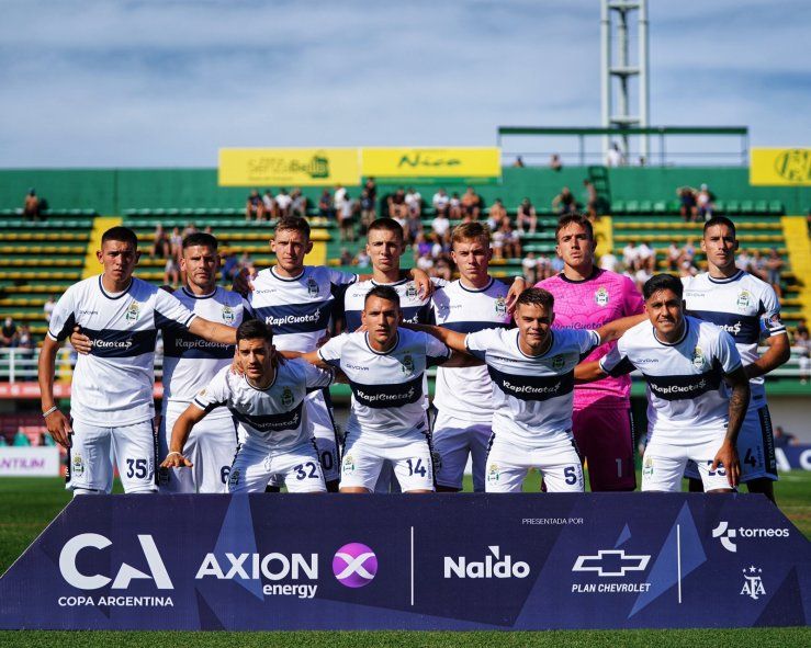 Formación de Gimnasia para enfrentarse a Excursionistas, en los 32avos de final de la Copa Argentina