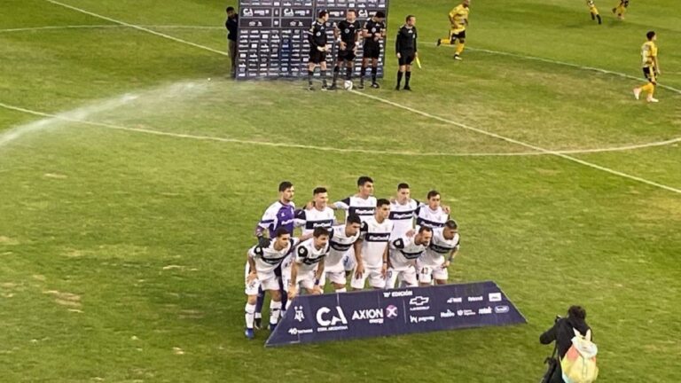 Gimnasia: el deplorable campo de juego de la Copa Argentina