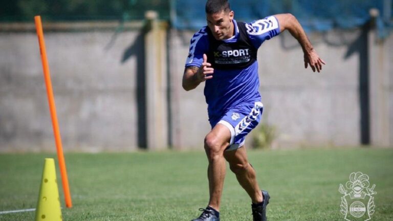 Gimnasia entrena a doble turno en Mar del Plata