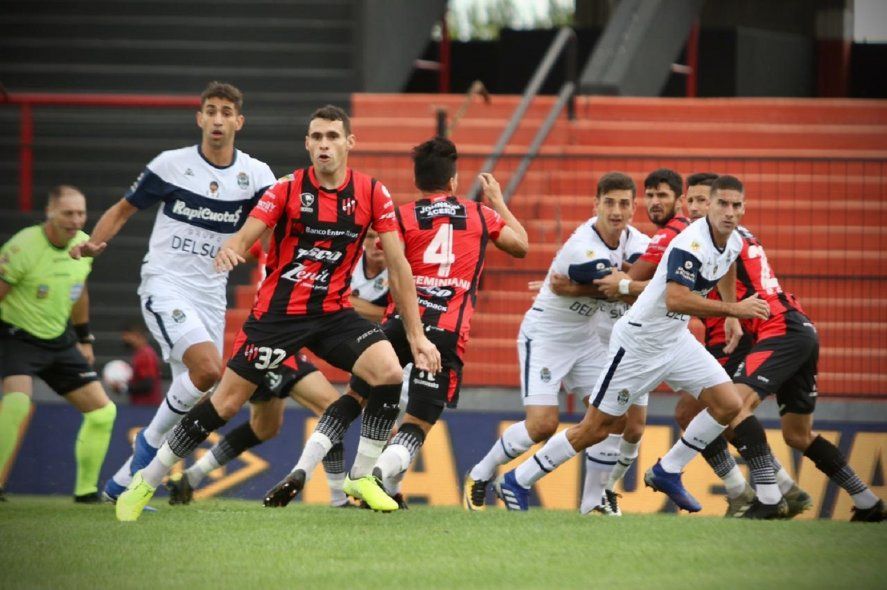 Gimnasia visitó a Patronato en Paraná