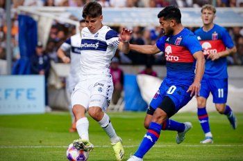 Benjamín Domínguez en Gimnasia ante Tigre por la Liga Profesional