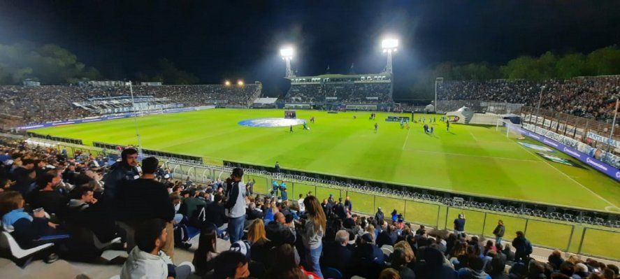 Gimnasia recibió a Sarmiento en el Bosque por la Copa de la Liga Profesional (Foto: Daniel Olivero)