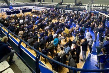 Asamblea en la Sede Social de Gimnasia (Prensa GELP)