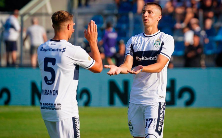 Ignacio Miramón y Felipe Sánchez, jugadores de Gimnasia, en el Bosque