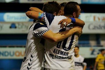 Festejo de gol de Gimnasia (Prensa GELP)