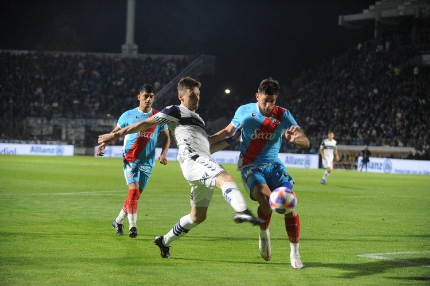 Gimnasia ante Arsenal por la Liga Profesional 2022. El Lobo quiere su tercer triunfo al hilo ante el Arse.