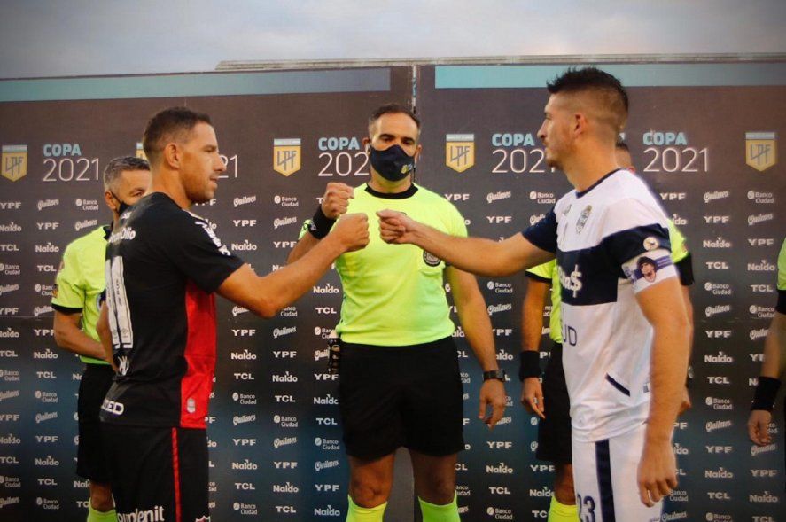 Gimnasia Vs. Newell´s en el estadio del Bosque