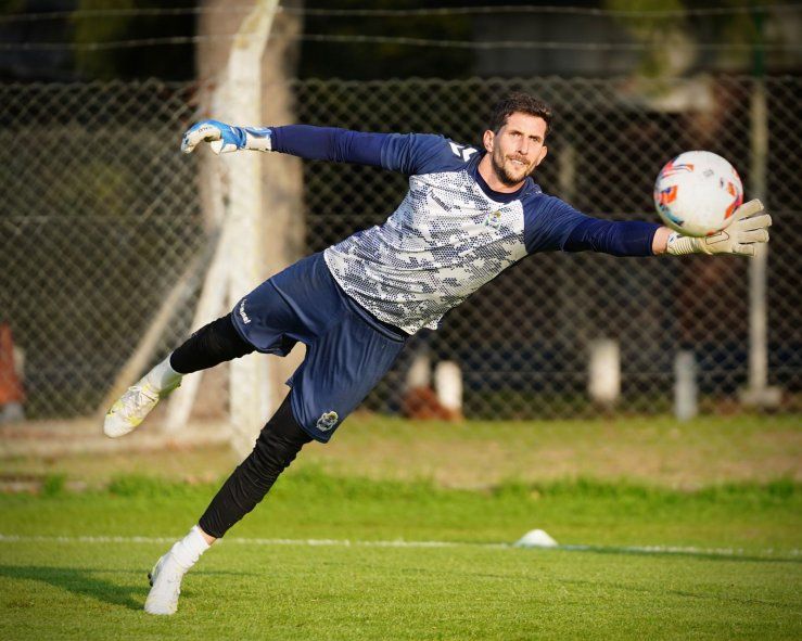 Rodrigo Rey en el entrenamiento de Gimnasia