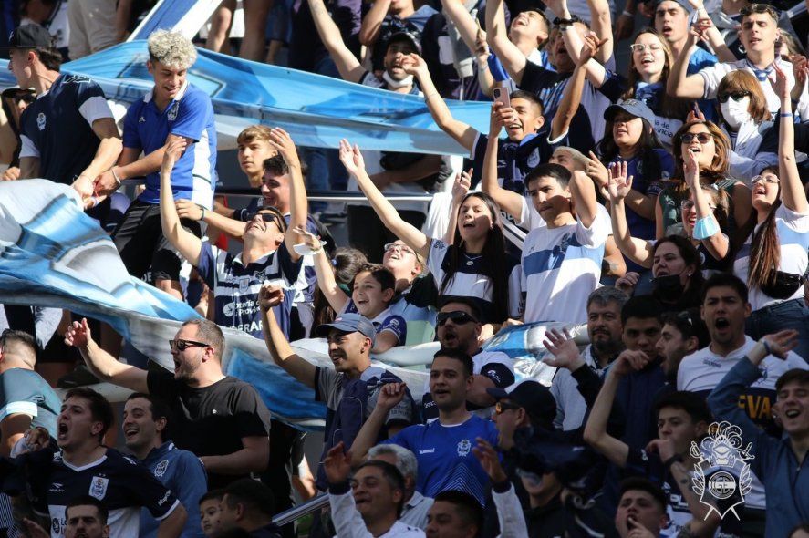 Un hecho insólito pudo terminar en tragedia durante el partdo de Gimnasia.