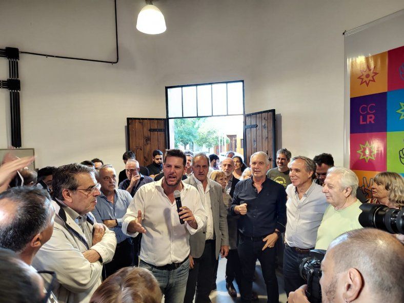 Gonzalo Atanasof, Daniel Scioli y Julio Alak. Un brindis de fin de año con alta dosis de peronismo.