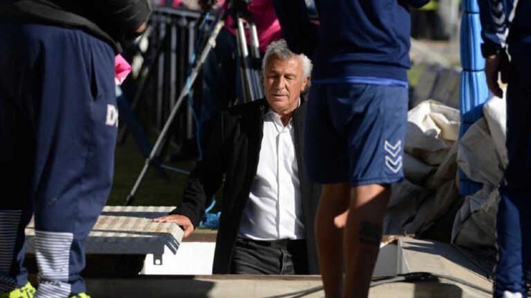 Néstor Gorosito dejó de ser el técnico de Gimnasia