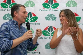 Fernando Gray junto a Malena Galmarini inuaguraron obras cloacales en Esteban Echeverría.