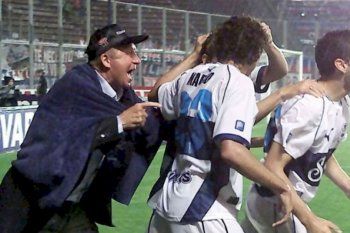 Carlos Timoteo Griguol en su época como entrenador de Gimnasia