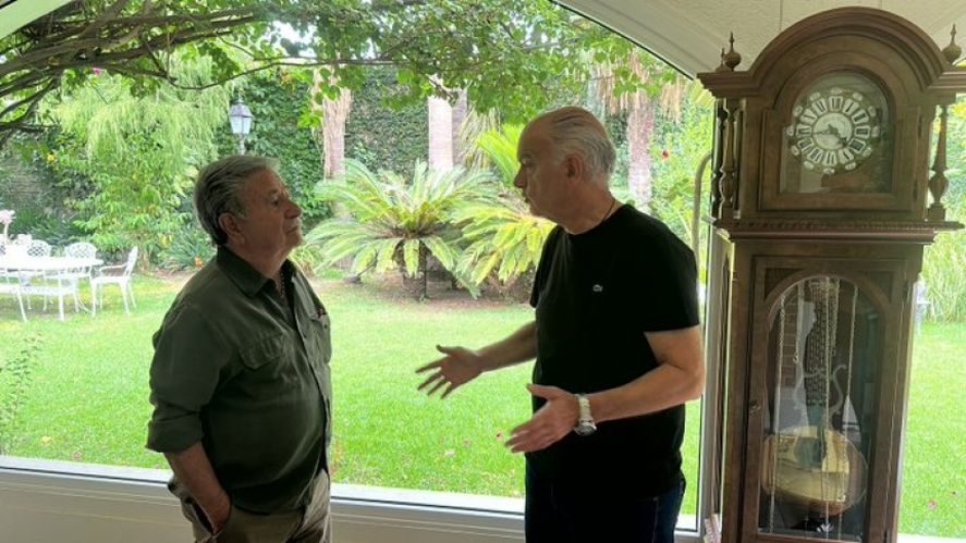 Eduardo Duhalde con Néstor Grindetti.