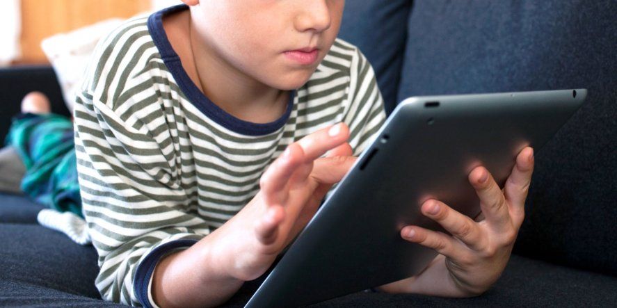 Padres y madres pueden prevenir y detectar casos de grooming y, en diálogo con La Cielo, una especialista brindó una serie de herramientas al respecto.
