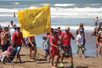 Dieron conciliación obligatoria tras el paro de Guardavidas de Pinamar en el fin de semana largo por el feriado de Carnaval