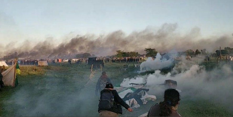 La policía bonaerense desalojó y reprimió en la toma de tierras de Guernica
