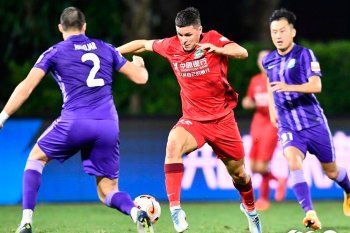 Guido Carrillo, ex futbolista de Estudiantes, en el Henan Songosham Longmen de China