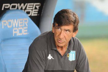 Gustavo Costas y dos bajas de peso en Racing para enfrentar a Estudiantes