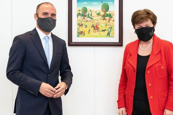 Martín Guzmán, ministro de Economía del Gobierno, junto a la directora ejecutiva del FMI, Kristalina Georgieva
