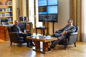 La misión del FMI buscará comenzar a negociar el nuevo programa para refinanciar la deuda por 44 mil millones de dólares y conocer el plan económico del Gobierno.