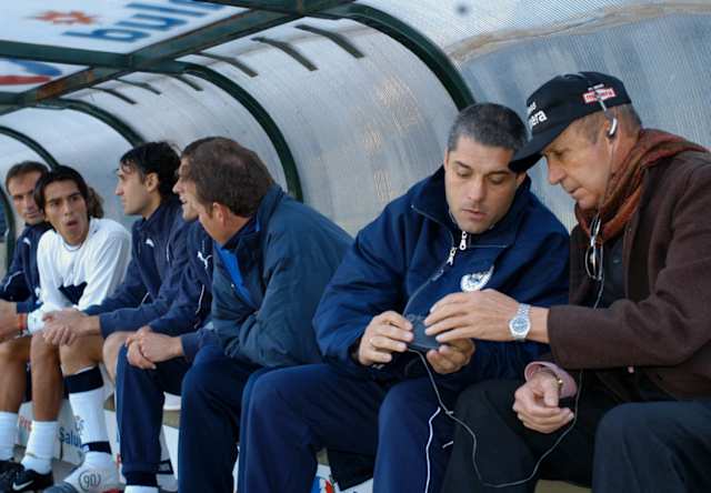 Tu casa: Griguol otra vez al Bosque. Sería su segundo paso por el club y no el último, su sabiduría, mezclada con su picardía para facturar con sponsors en su gorra no será olvidada nunca. Un formador nato. En el lobo dirigió a los mellizos, Chirola Romero, Beto Márcico, Pampa Sosa y Lucas Lobos y Leandro Cufré entre tantos talentos.