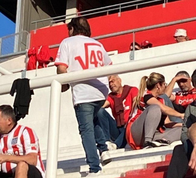 Hincha de Estudiantes ante la prohibición del APREVIDE Hincha de Estudiantes ante la prohibición del APREVIDE