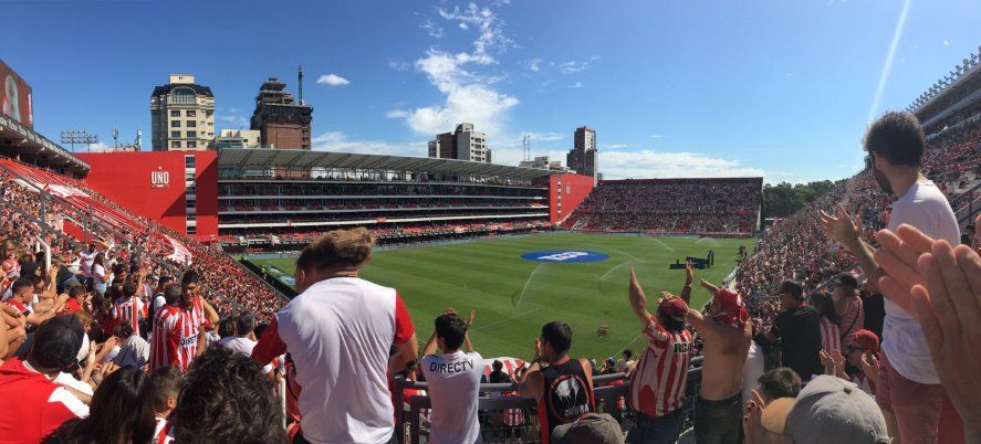 Estudiantes no para de festejar en UNO: el equipo de Zielinski ganó 7 de sus 8 PJ en 2022.