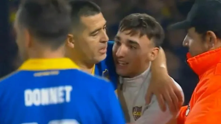 Homenaje a Riquelme: cuatro años sin cancha por un abrazo