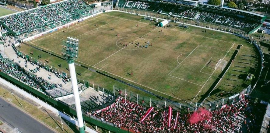 El fútbol argentino a punto de volver a tener dos hinchadas en Provincia.