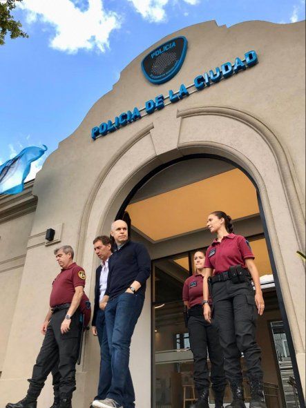 A través de un decreto, Mauricio Macri le financió en 2016 a Horacio Rodríguez Larreta la policía más cara del país y discriminó a la Policía Bonaerense, que tiene casi el cuádruple de agentes y nueve veces más habitantes que proteger.