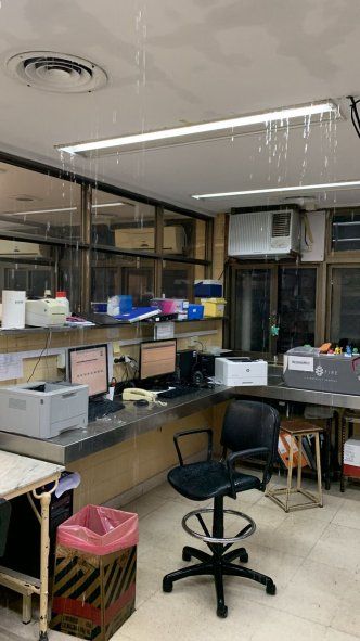 Un laboratorio del hospital de niños de La Plata, Sor María Ludovica, sufrió las consecuencias de la tormenta. 24/05/23.