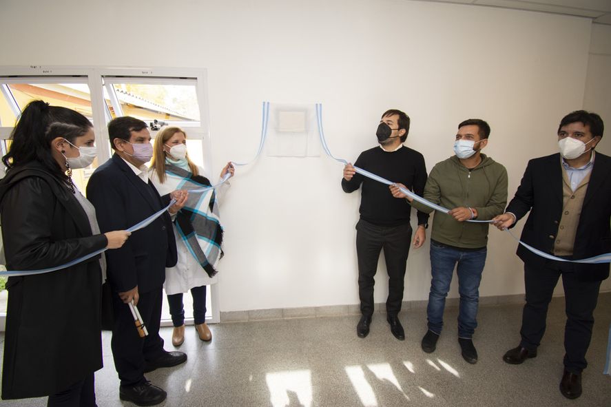 Autoridades municipales y provinciales cortaron la cinta en un hospital de Almirante Brown