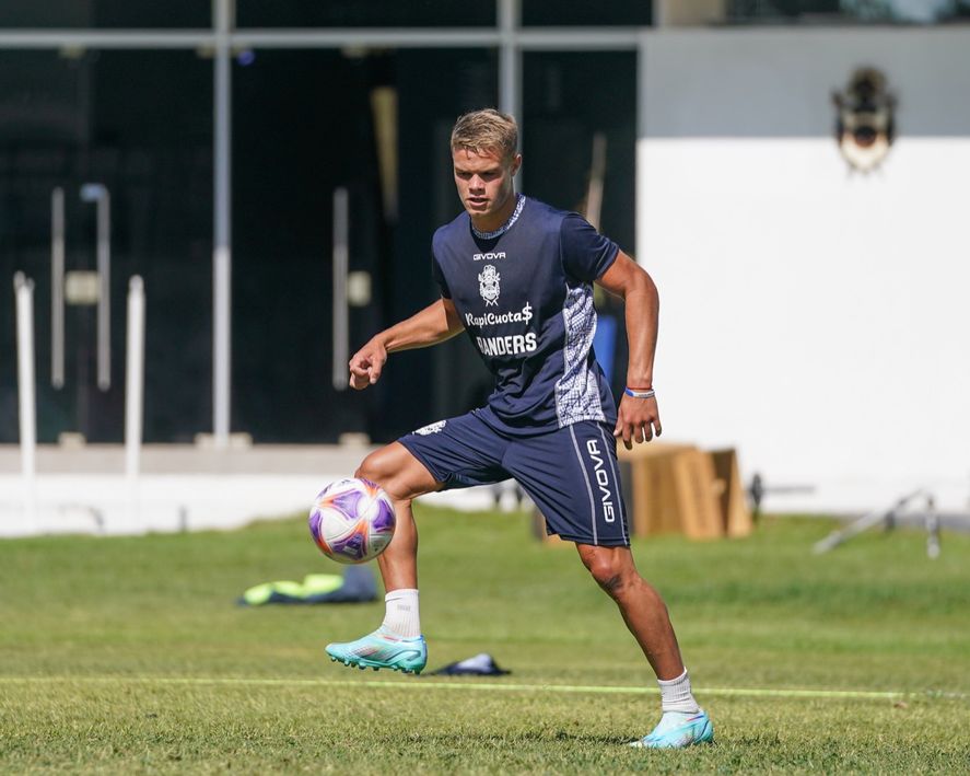 Ignacio Miramón fue la figura de Gimnasia en su visita a Barracas Central.