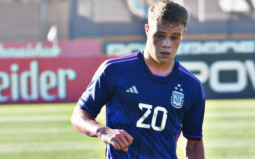 Ignacio Miramón en acción en el último amistoso del Sub 20, frente a Japón. (Foto: prensa AFA)