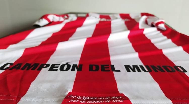 Las camisetas Under Armour dejarán de verse en el país, la empresa tiene decidido irse de Argentina.