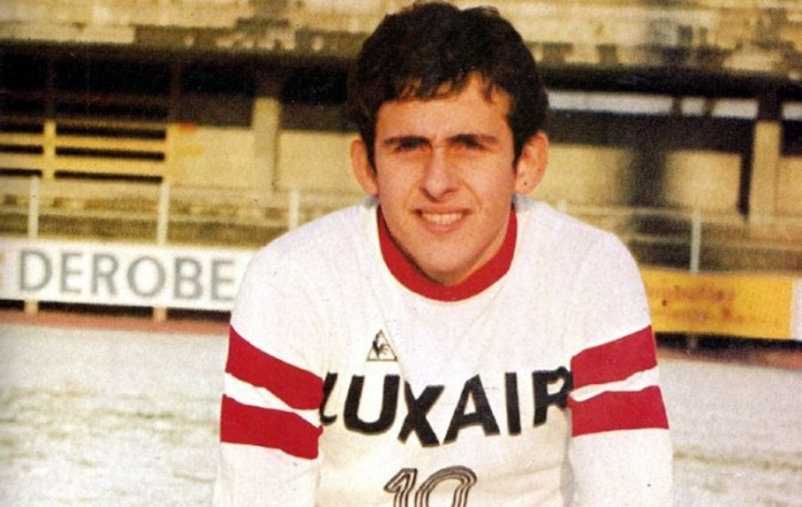 Michel Platini con la camiseta del Nancy, el club en el que coincidió con el ex delantero de Estudiantes.