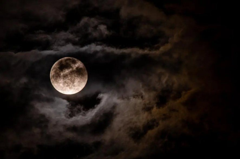 Luna azul y algo más: qué fenómenos se verán este sábado