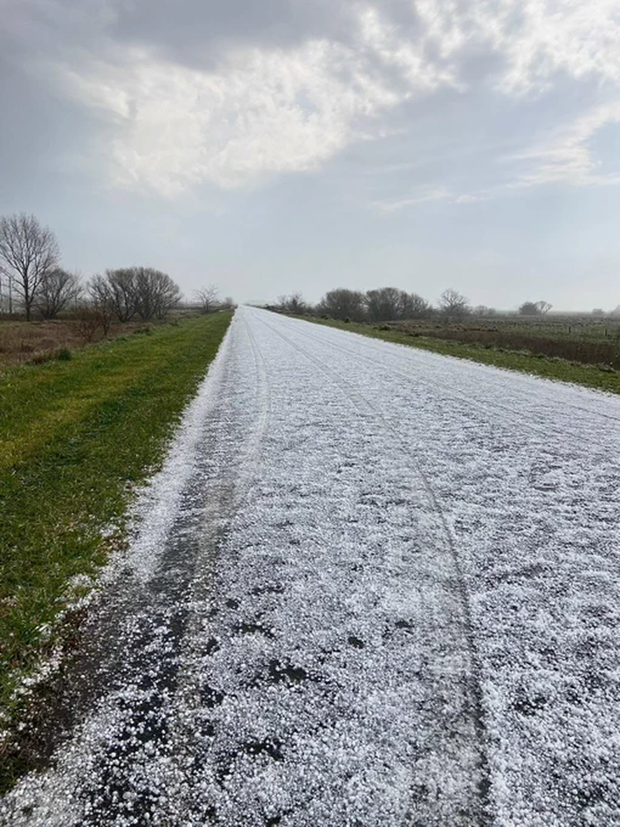Granizo entre Ayacucho y Rauch.