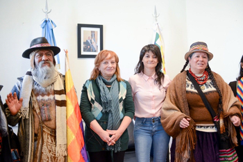 el inadi recibio a la pareja indigena discriminada en el programa de doman