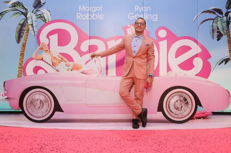 Fabián Medina Flores en el avant premiere de Barbie, la película en Argentina