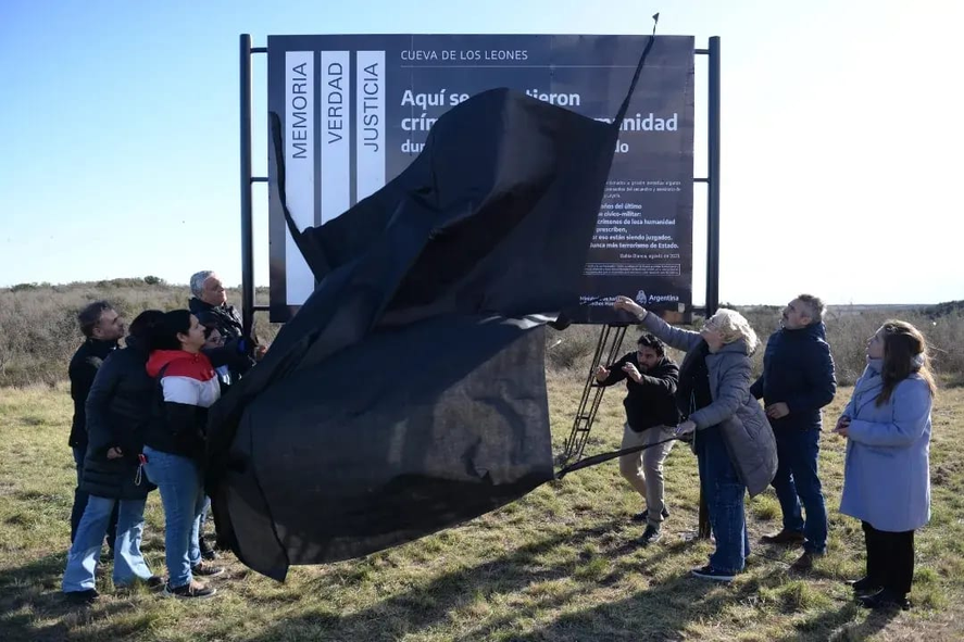 El homenaje a los trabajadores asesinados durante la última dictadura cívico-militar. El homenaje a los trabajadores asesinados durante la última dictadura cívico-militar.