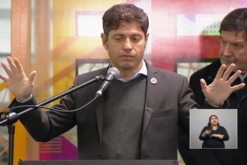 axel kicillof llevo la campana ante estudiantes: ojo, que lo que van a dinamitar es esta escuela
