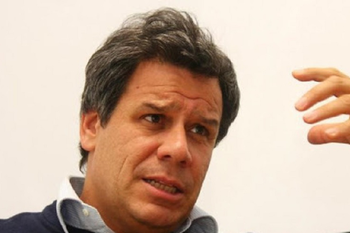 Facundo Manes, en el centro de los cruces entre oficialismo y oposición