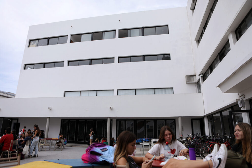 Los trabajos en el bachillerato de Bellas Artes demandaron una inversión de 52 millones de pesos e incluyeron la intervención de 500 m2