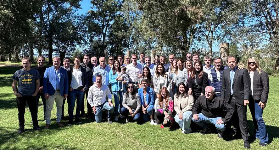 Peteco Carabajal será uno de los artistas presentes en los festejos del partido de Almirante Brown. Peteco Carabajal será uno de los artistas presentes en los festejos del partido de Almirante Brown.