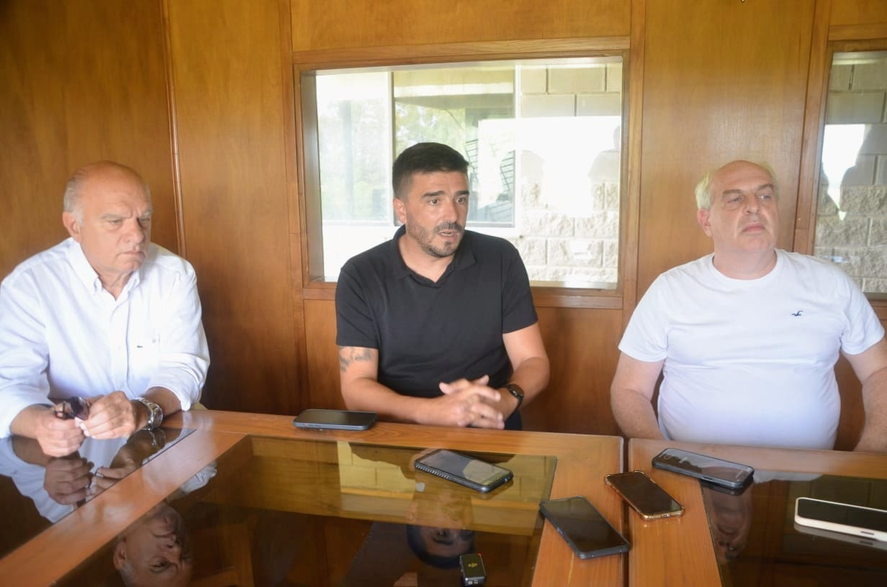 Néstor Grindetti, Ezequiel Galli y Alejandro Rabinovich tras la conferencia del PRO en Olavarría